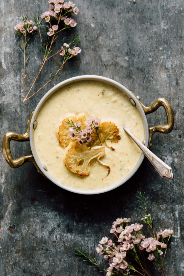 Middag på 20 minuter – Krämig blomkålssoppa med curry