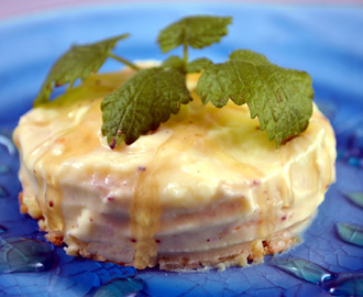 Brylépudding med nyslungad honung och mynta