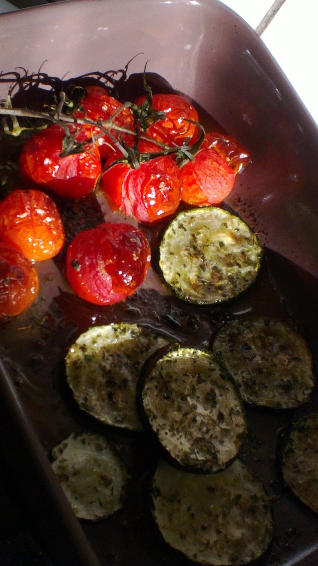 Ugnsbakade tomater och zucchini