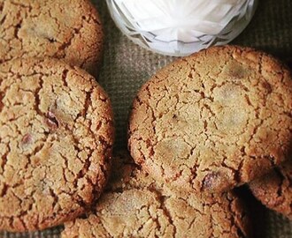 Chocolate chip cookies med sockerrostade hasselnötter