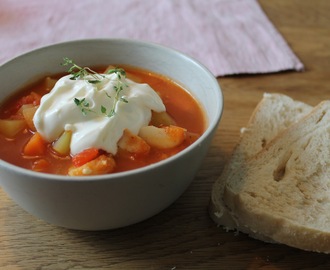 Fisksoppa med vitlöks-cremefraiche