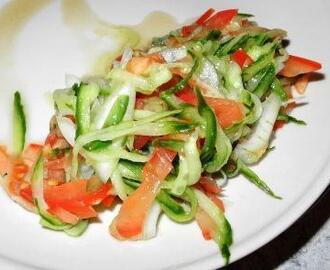 Syrlig sallad – recept med asiatisk touch