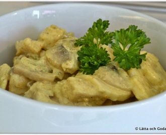 Pastasås med kyckling och banan