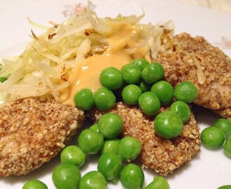 Panerad ugnsstekt kyckling/chicken nuggets med stekt vitkål