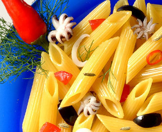 Penne Rigate med oliver och bläckfisk