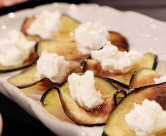 Aubergine med getost och honung.