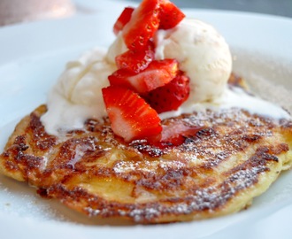 Glutenfria ricottapannkakor med jordgubbar