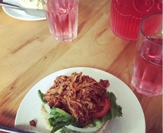 Pulled pork burgare med avokadoröra