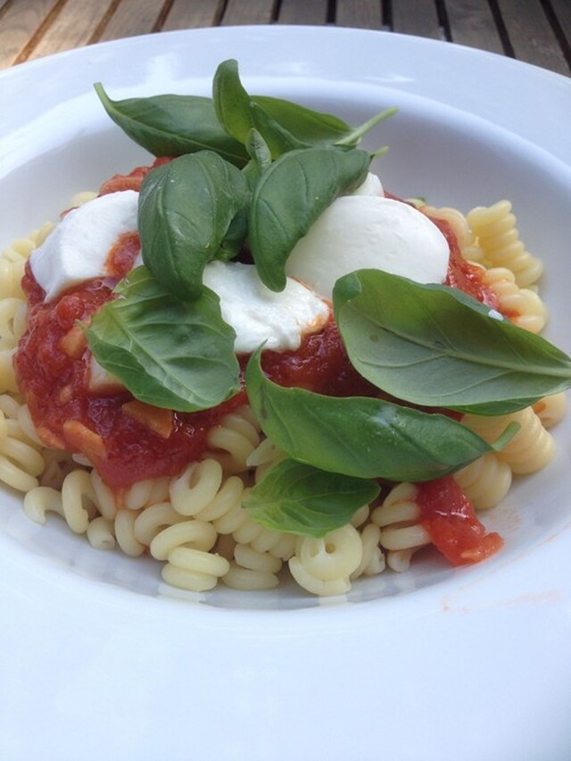 Snabb vardagsmiddag - pasta med tomatsås