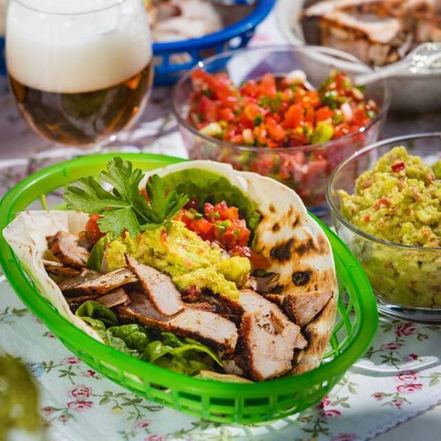 Flinta-tacos med tomatsalsa och guacamole