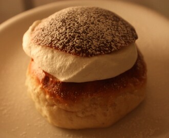 Semlor med hemgjord mandelmassa