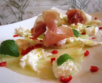 Meloncarpaccio med mozzarella och lufttorkad skinka