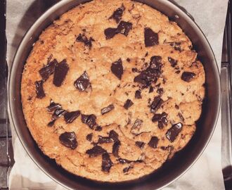 Giant Chocolate Chip Cookie Cake