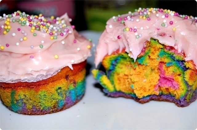 Rainbow cupcakes