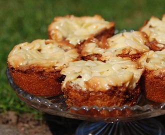 Mandelmuffins med toscatäcke