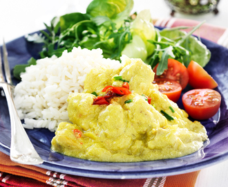 Kyckling korma med ris och sallad