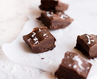 Dark Chocolate Coconut Oil Fudge