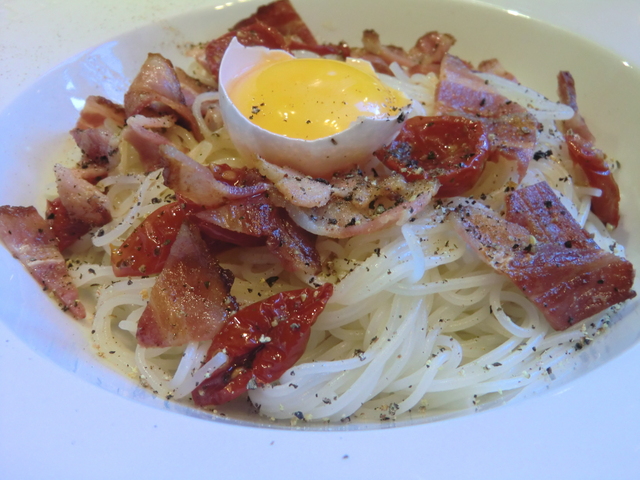 Pasta alla Carbonara - men med soltorkade tomater