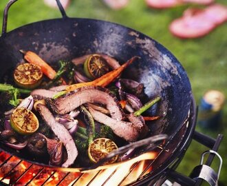 Grillad flankstek med wokad bellaverde och svamp