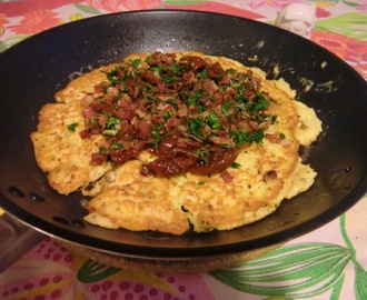 Italiensk frittata med potatis, pancetta och soltorkade tomater