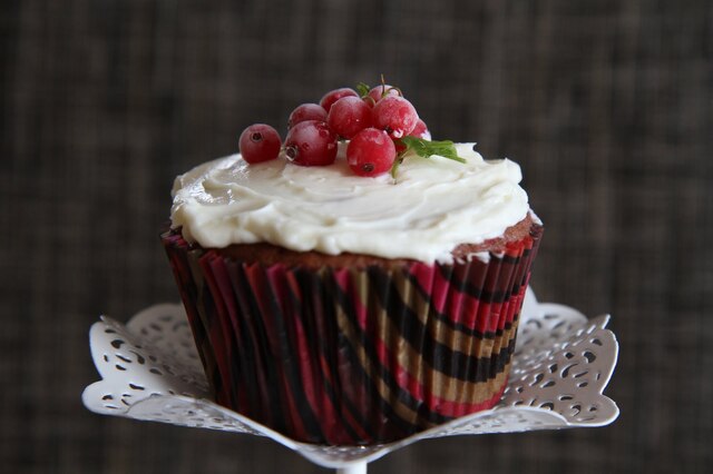 Chokladmuffins med röda vinbär