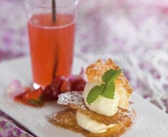 Rabarberconsommé med klassisk vit chokladmousse