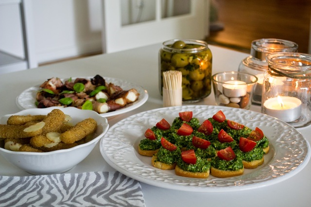 Vinprovningsmiddag med snittar och parmainlindad kyckling