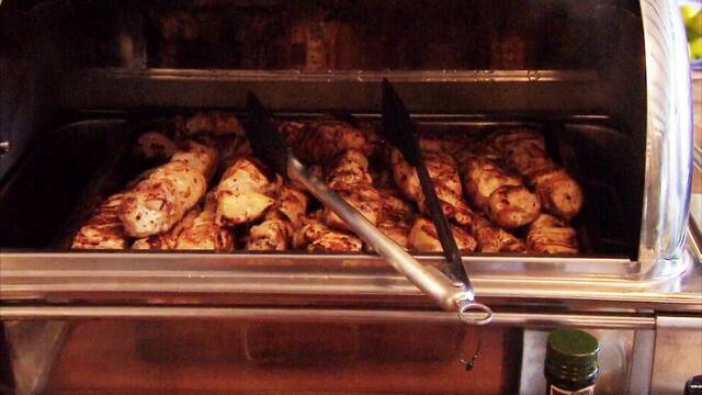 BBQ kycklingspett med avokadoröra