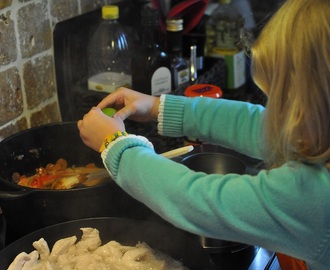 Kyckling med kokosmjölk och röd curry