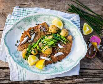 Wienerschnitzel med sockerärtor och potatis