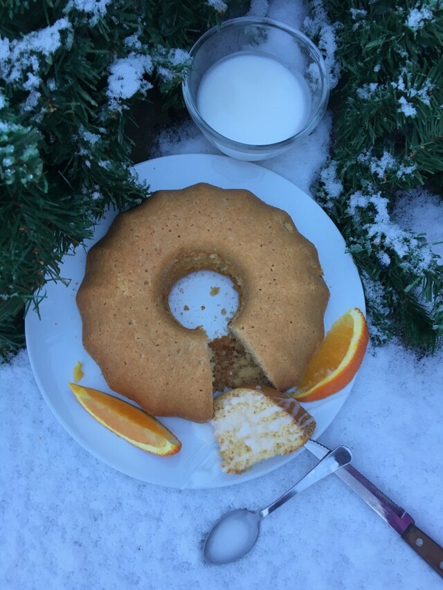 Klassisk sockerkaka med frisk apelsin