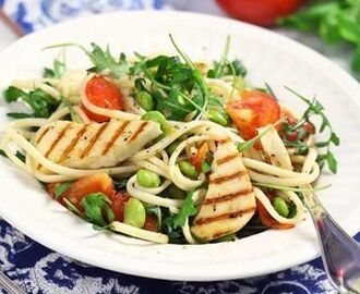 Linguine med edamamebönor och grillad haloumi