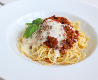 Spaghetti och köttfärssås med ostsås