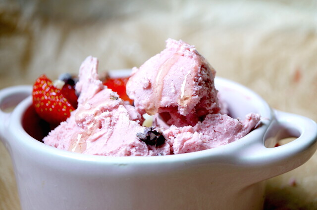 Strawberry & macadamia ice cream