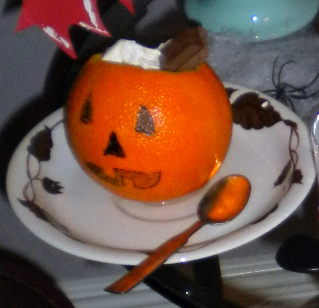 Varm apelsinchoklad till Halloween