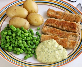 Veganska fiskpinnar och vegansk remouladsås