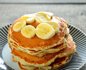 Amerikanska bananpannkakor med jordnötssmör