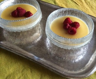 Yoghurtpannacotta med lemon curd