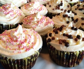 Chokladcupcakes med vit chokladfrosting