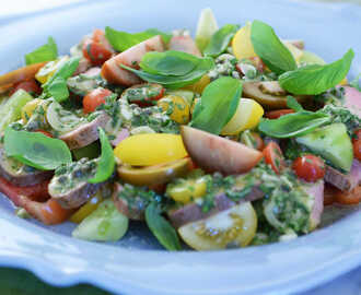 Helstekt fläskfilé med tomatsallad