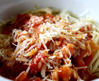 Pasta med tomat- och baconsås a'la Nazima