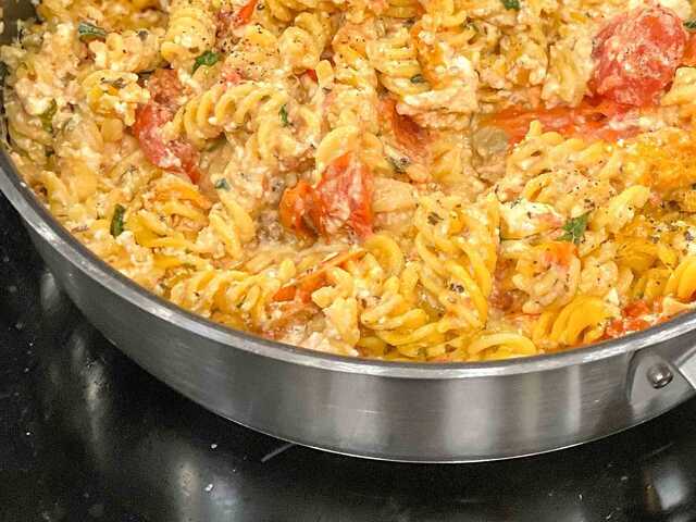 Tiktok pasta - fetaost och tomatpasta