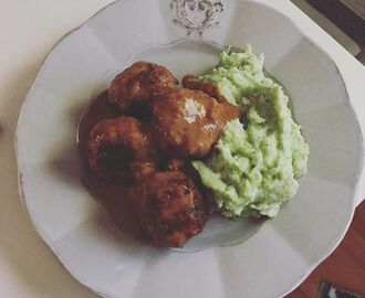 Köttbullar i gräddås