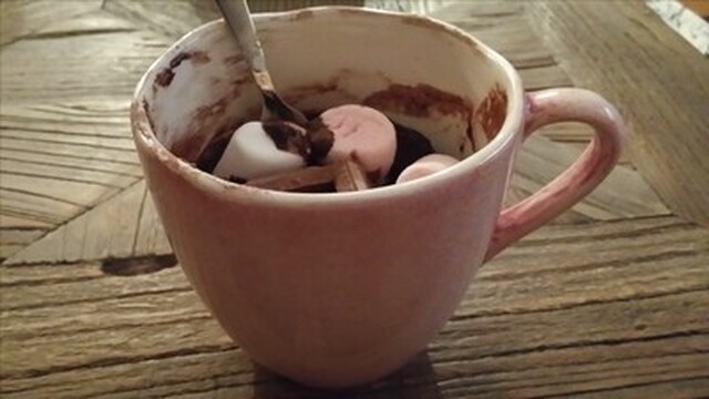 Mugcake med krämig choklad och marshmallows