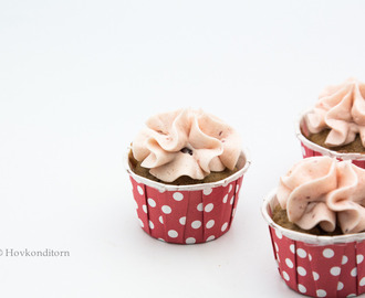 Gingerbread Cupcakes with Lingonberry Frosting