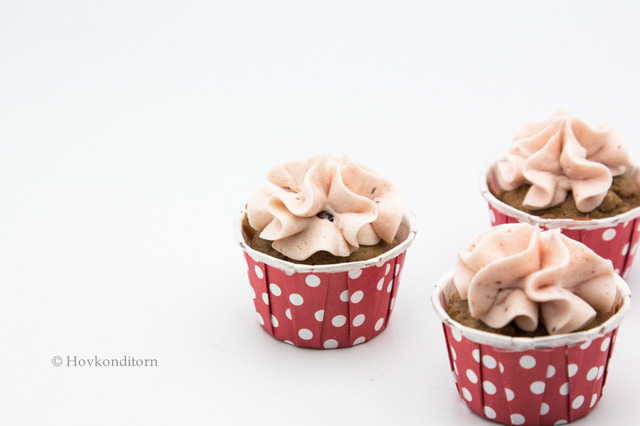 Gingerbread Cupcakes with Lingonberry Frosting