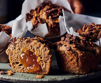 Nybakade muffins med knaprig topping