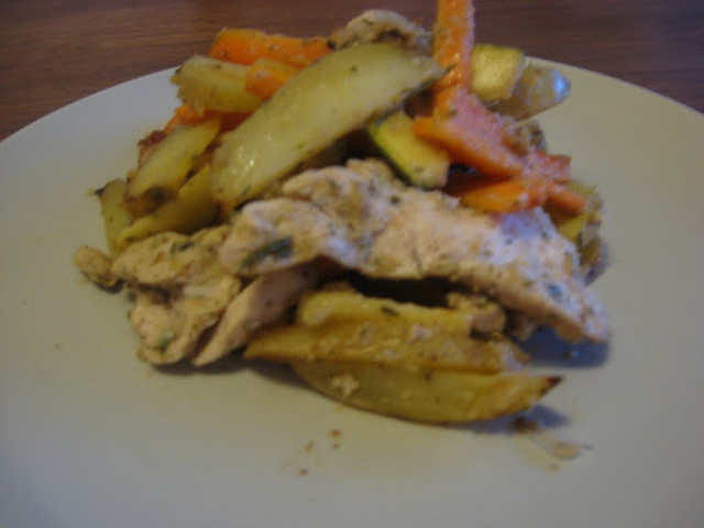 Ingefära rostad Kyckling med potatis, zucchini och morot.