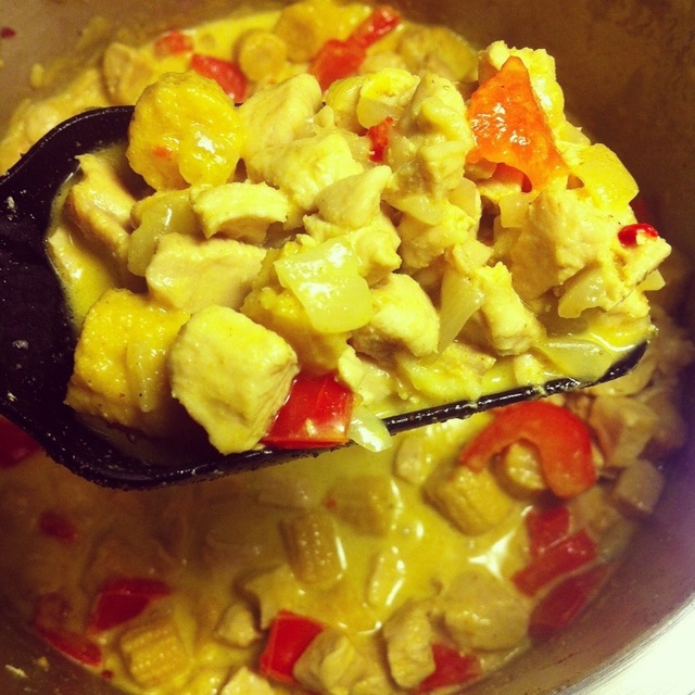 Recept: Mejerifri kokoskyckling med curry och koriander (LCHF)