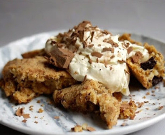 Chocolate Cookie Pie med macadamianötter